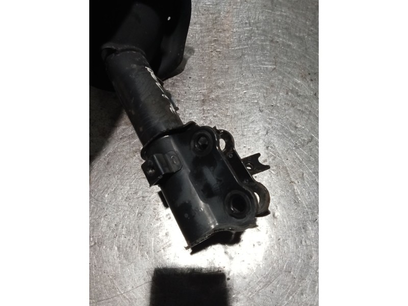 Recambio de amortiguador delantero izquierdo para hyundai accent iii sedán (mc) 1.4 gl referencia OEM IAM   