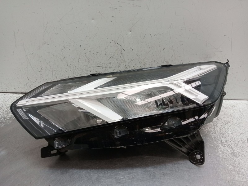 Recambio de faro izquierdo para dacia sandero iii 1.0 tce 90 eco-g referencia OEM IAM 260602561R  