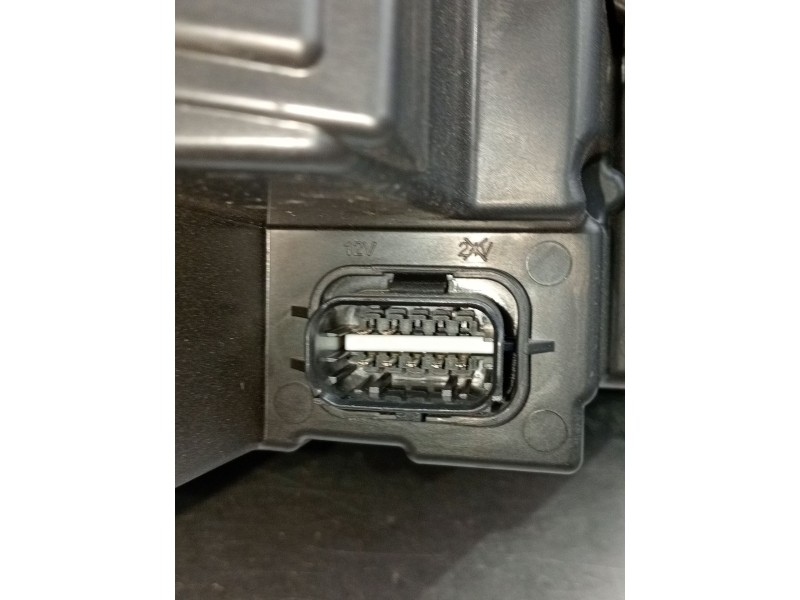 Recambio de faro izquierdo para dacia sandero iii 1.0 tce 90 eco-g referencia OEM IAM 260602561R  