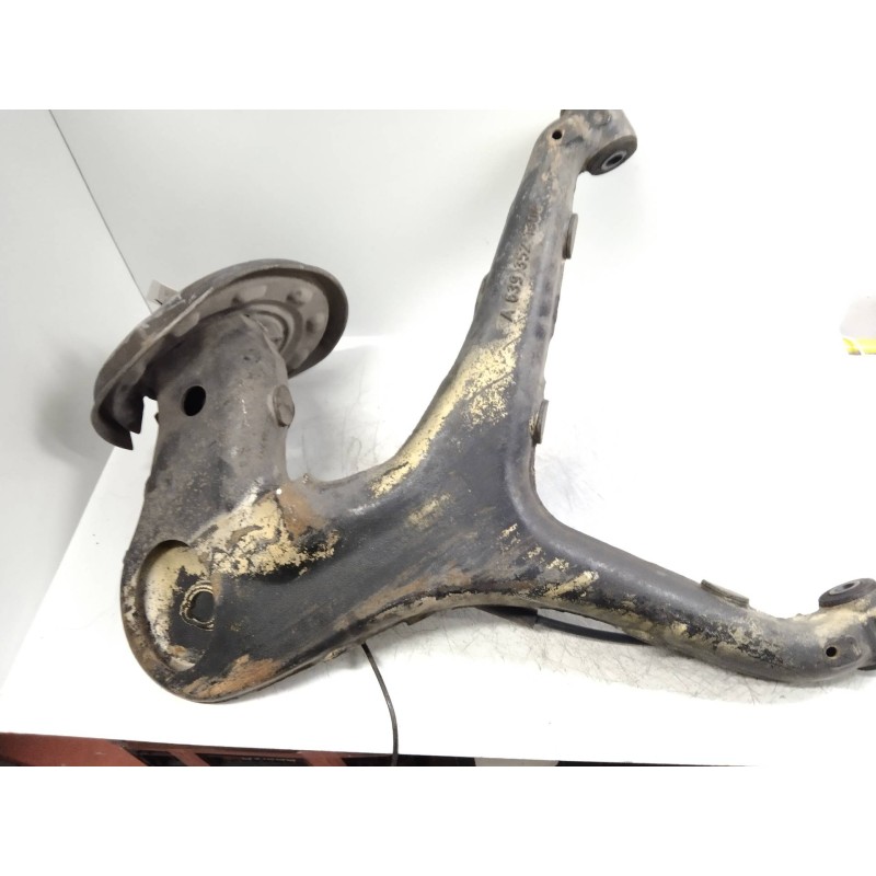 Recambio de mangueta trasera derecha para mercedes vito caja cerrada 6.03  111 cdi largo (639.603) referencia OEM IAM   