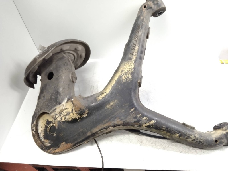 Recambio de mangueta trasera derecha para mercedes vito caja cerrada 6.03  111 cdi largo (639.603) referencia OEM IAM   