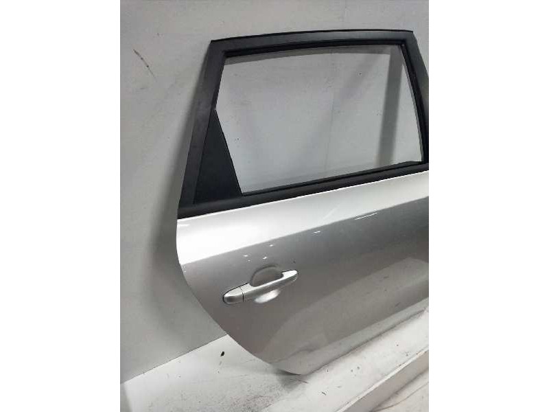 Recambio de puerta trasera derecha para hyundai i30cw 1.6 crdi cat referencia OEM IAM   