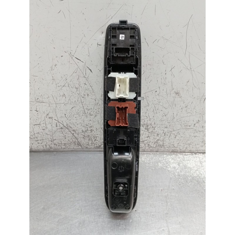 Recambio de mando elevalunas delantero izquierdo para dacia sandero iii 1.0 tce 90 eco-g referencia OEM IAM  5P 