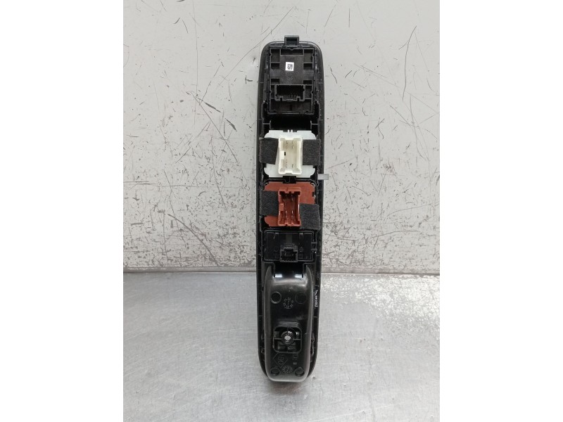 Recambio de mando elevalunas delantero izquierdo para dacia sandero iii 1.0 tce 90 eco-g referencia OEM IAM  5P 