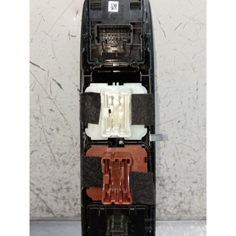 Recambio de mando elevalunas delantero izquierdo para dacia sandero iii 1.0 tce 90 eco-g referencia OEM IAM  5P 