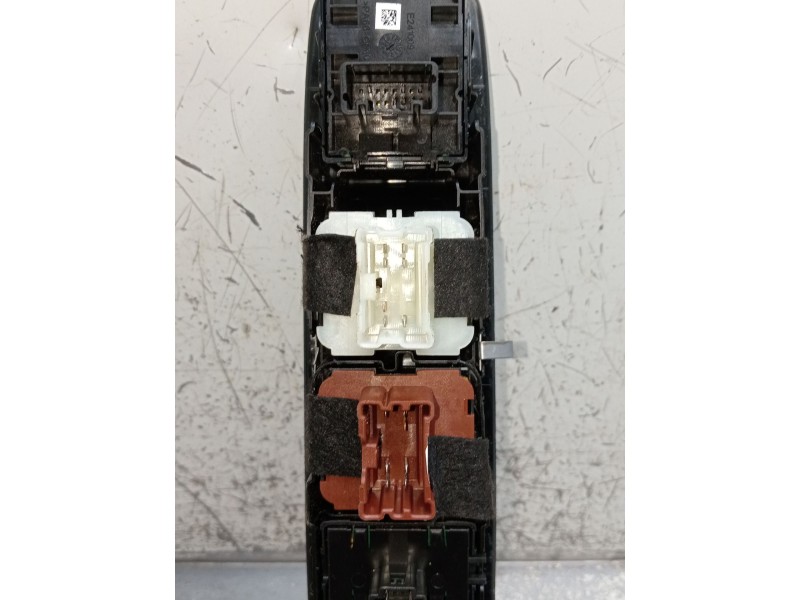 Recambio de mando elevalunas delantero izquierdo para dacia sandero iii 1.0 tce 90 eco-g referencia OEM IAM  5P 