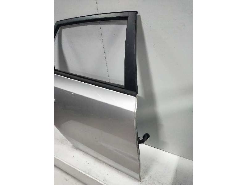 Recambio de puerta trasera derecha para hyundai i30cw 1.6 crdi cat referencia OEM IAM   