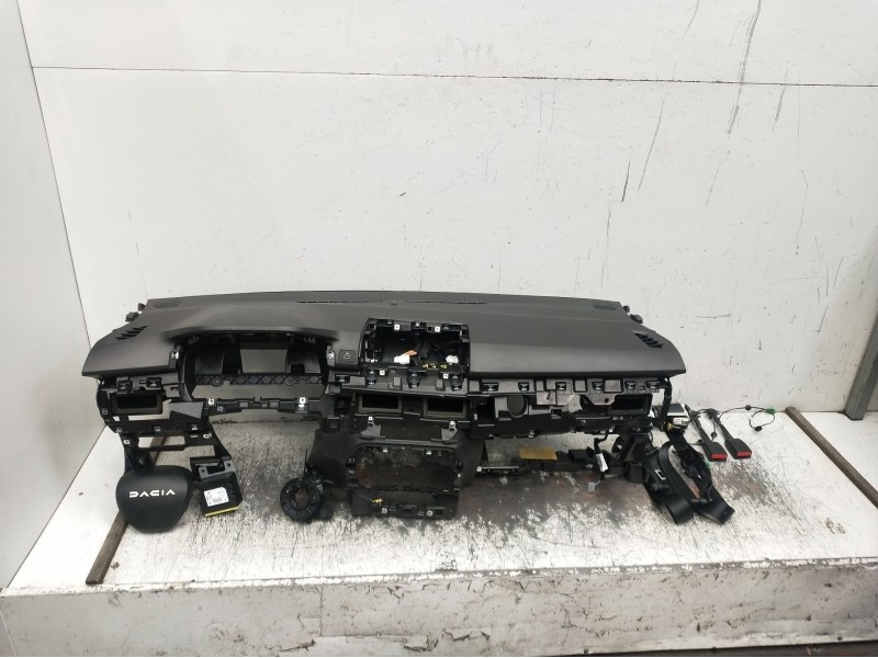 Recambio de kit airbag para dacia sandero iii 1.0 tce 90 eco-g referencia OEM IAM 683325800B  