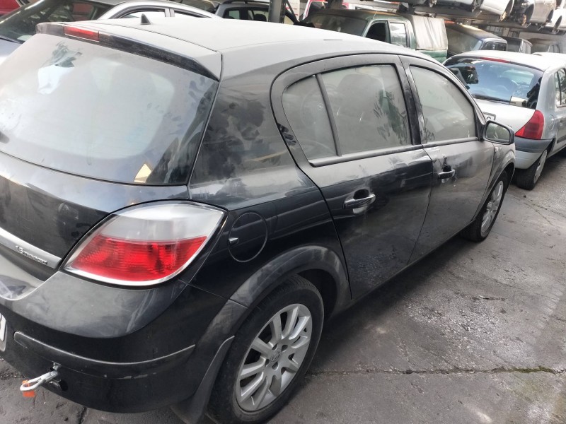 opel astra h berlina del año 2004