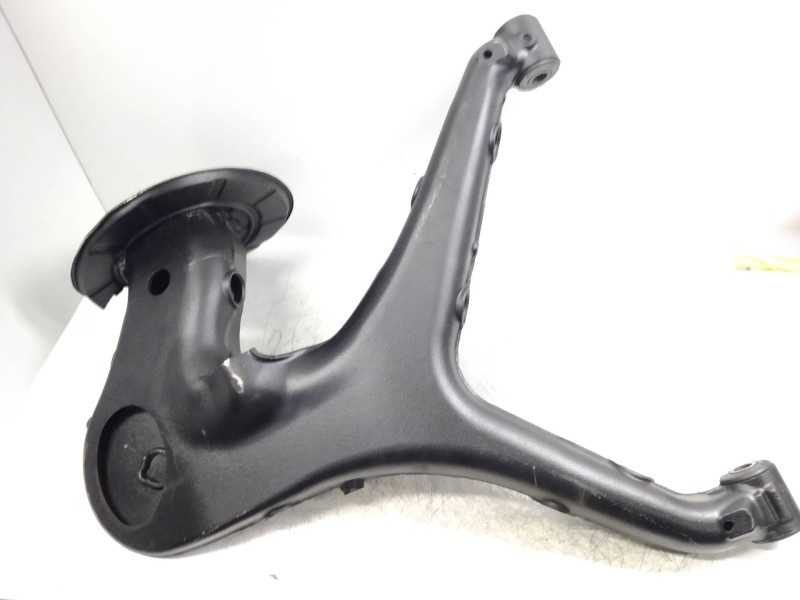 Recambio de mangueta trasera derecha para mercedes vito caja cerrada 6.03  109 cdi compacto (639.601) referencia OEM IAM   