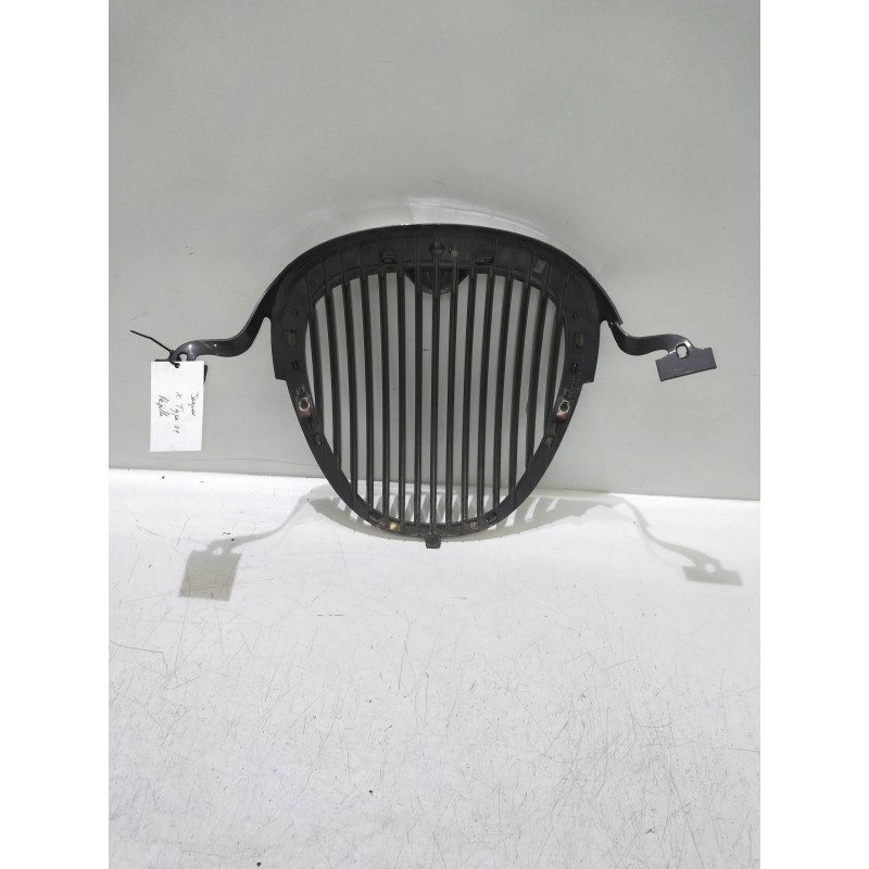 Recambio de rejilla delantera para jaguar x-type 2.5 v6 24v cat referencia OEM IAM   