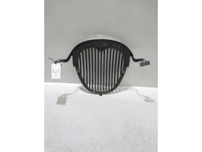 Recambio de rejilla delantera para jaguar x-type 2.5 v6 24v cat referencia OEM IAM   