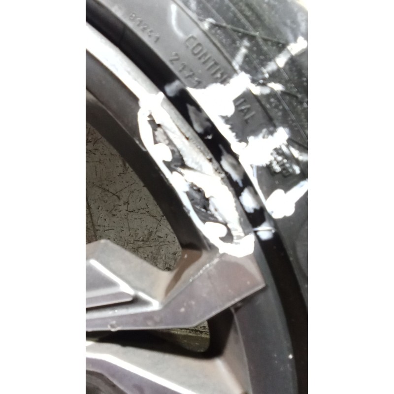 Recambio de juego llantas para audi a3 sportback (8ya, 8yf) 35 tdi referencia OEM IAM 225/40 R18 92Y  UNA EN MAL ESTADO LAS OTRA