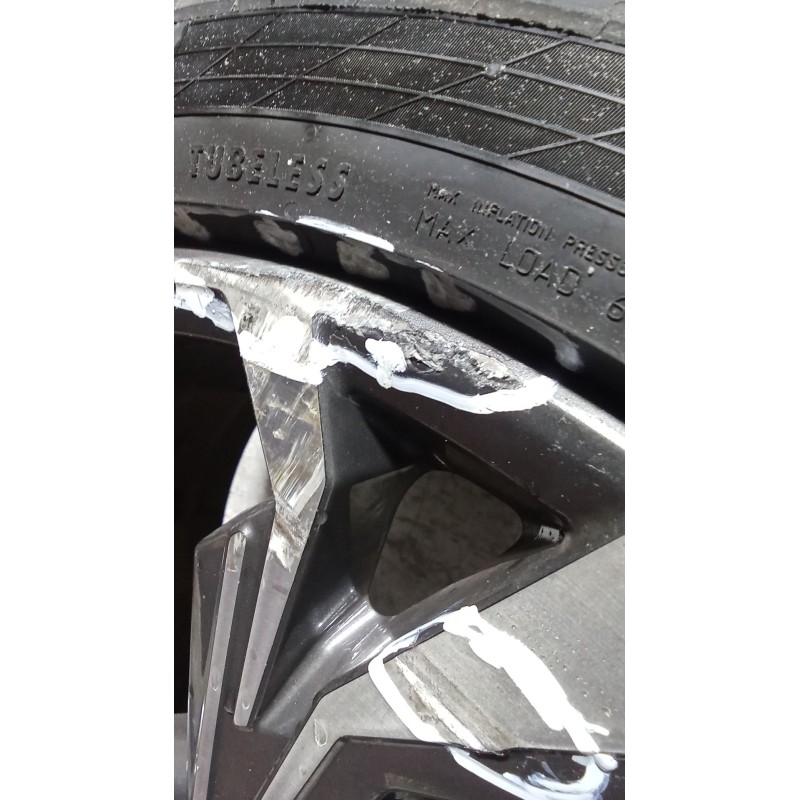 Recambio de juego llantas para audi a3 sportback (8ya, 8yf) 35 tdi referencia OEM IAM 225/40 R18 92Y  UNA EN MAL ESTADO LAS OTRA