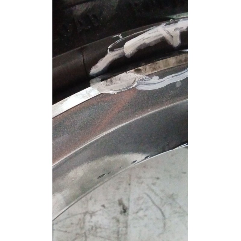 Recambio de juego llantas para audi a3 sportback (8ya, 8yf) 35 tdi referencia OEM IAM 225/40 R18 92Y  UNA EN MAL ESTADO LAS OTRA