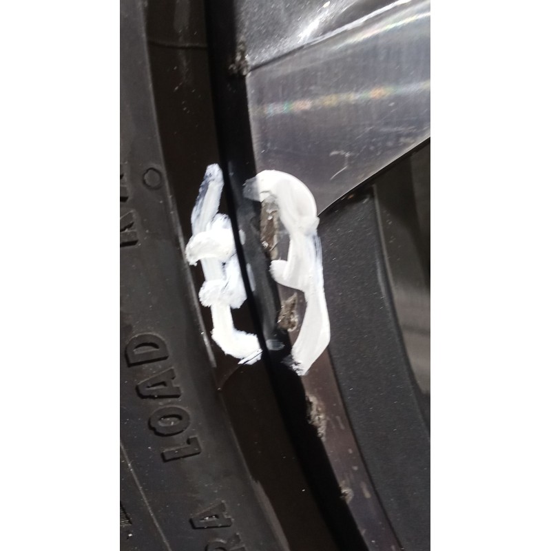 Recambio de juego llantas para audi a3 sportback (8ya, 8yf) 35 tdi referencia OEM IAM 225/40 R18 92Y  UNA EN MAL ESTADO LAS OTRA