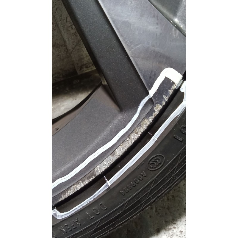 Recambio de juego llantas para audi a3 sportback (8ya, 8yf) 35 tdi referencia OEM IAM 225/40 R18 92Y  UNA EN MAL ESTADO LAS OTRA