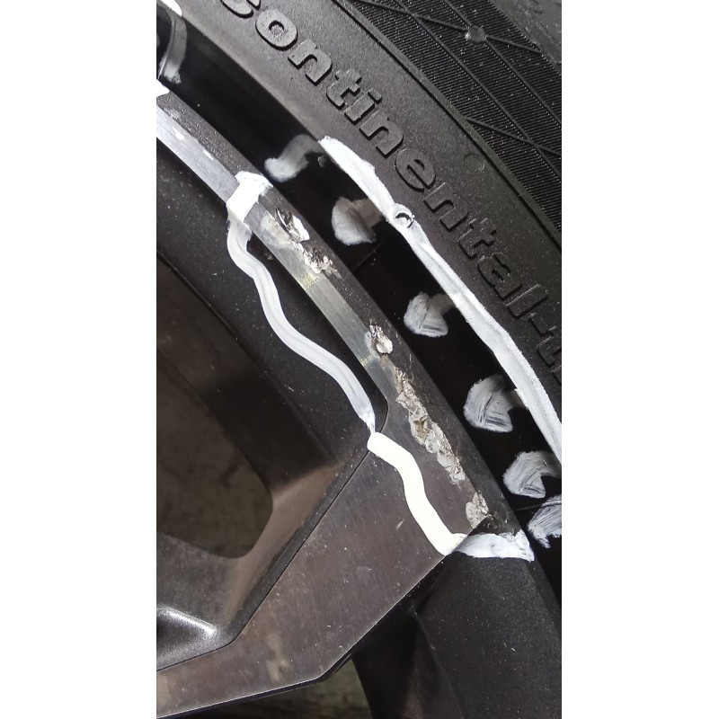 Recambio de juego llantas para audi a3 sportback (8ya, 8yf) 35 tdi referencia OEM IAM 225/40 R18 92Y  UNA EN MAL ESTADO LAS OTRA