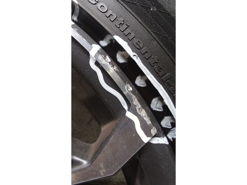 Recambio de juego llantas para audi a3 sportback (8ya, 8yf) 35 tdi referencia OEM IAM 225/40 R18 92Y  UNA EN MAL ESTADO LAS OTRA