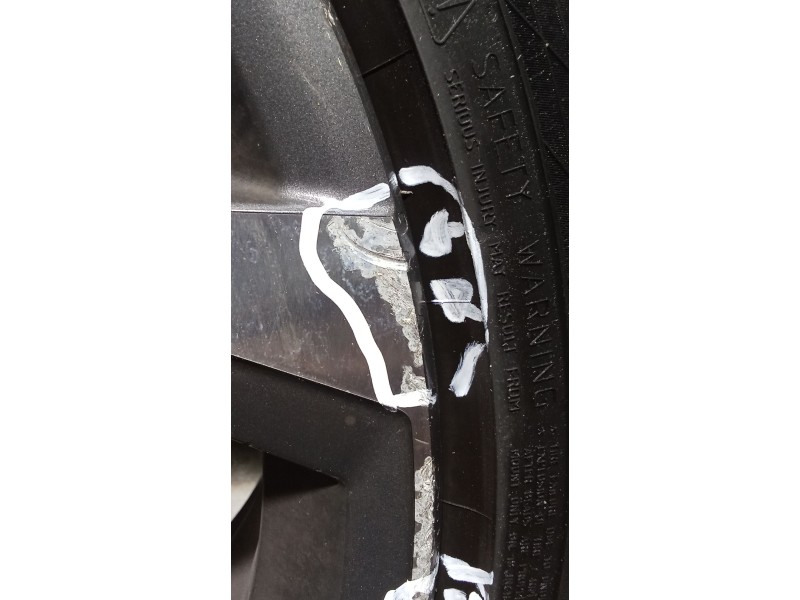 Recambio de juego llantas para audi a3 sportback (8ya, 8yf) 35 tdi referencia OEM IAM 225/40 R18 92Y  UNA EN MAL ESTADO LAS OTRA