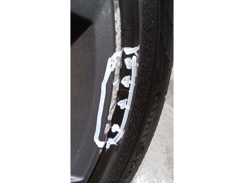 Recambio de juego llantas para audi a3 sportback (8ya, 8yf) 35 tdi referencia OEM IAM 225/40 R18 92Y  UNA EN MAL ESTADO LAS OTRA