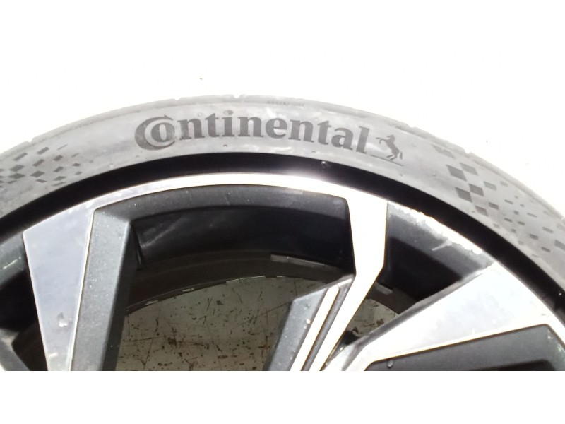 Recambio de juego llantas para audi a3 sportback (8ya, 8yf) 35 tdi referencia OEM IAM 225/40 R18 92Y  UNA EN MAL ESTADO LAS OTRA