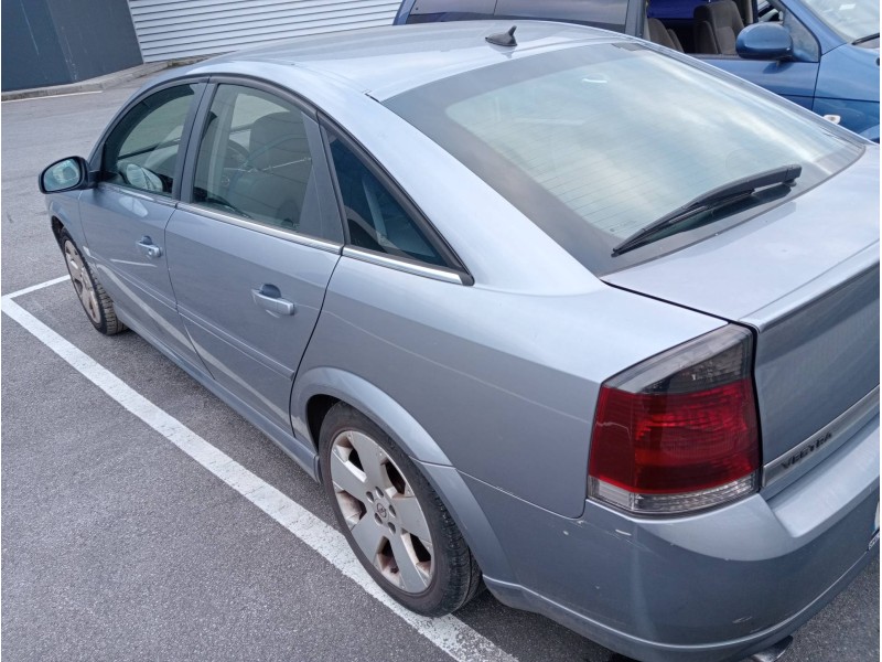 opel vectra c berlina del año 2004
