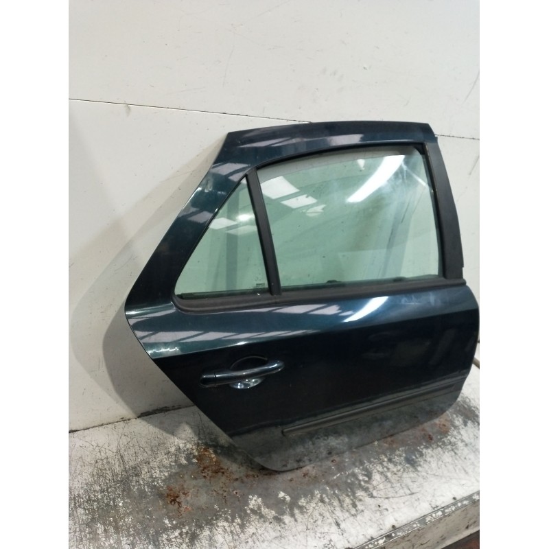 Recambio de puerta trasera derecha para renault laguna ii (bg0/1_) 1.8 16v (bg0b, bg0c, bg0j, bg0m, bg0v) referencia OEM IAM  5P