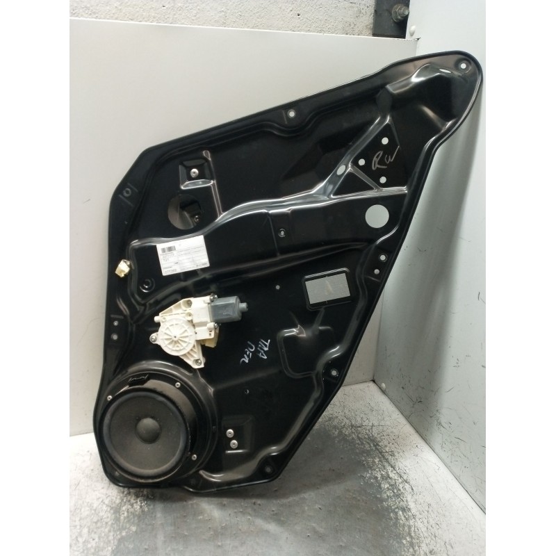 Recambio de elevalunas trasero derecho para mercedes-benz clase m (w164) ml 320 cdi 4-matic (164.122) referencia OEM IAM A251820