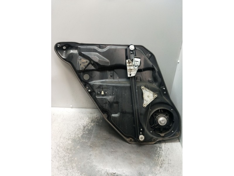 Recambio de elevalunas trasero derecho para mercedes-benz clase m (w164) ml 320 cdi 4-matic (164.122) referencia OEM IAM A251820