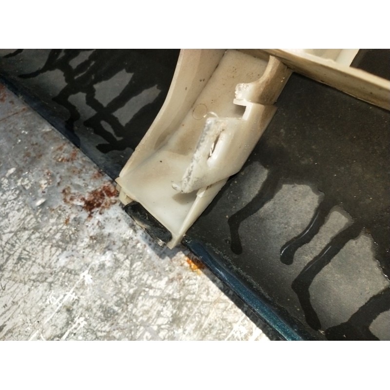 Recambio de paragolpes trasero para renault laguna ii (bg0/1_) 1.8 16v (bg0b, bg0c, bg0j, bg0m, bg0v) referencia OEM IAM   VER F