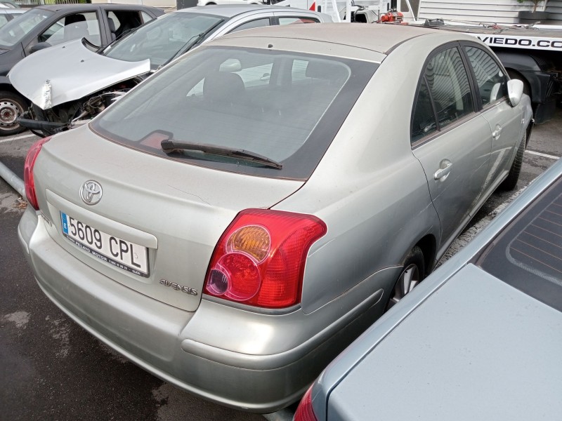 toyota avensis (_t25_) del año 2003