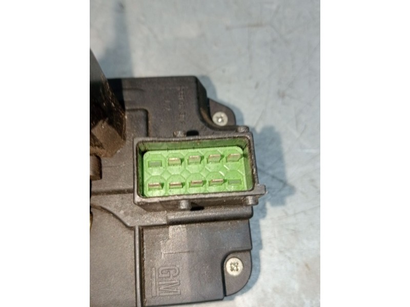 Recambio de motor cierre centralizado delantero izquierdo para opel vectra b berlina 2.0 dti referencia OEM IAM   