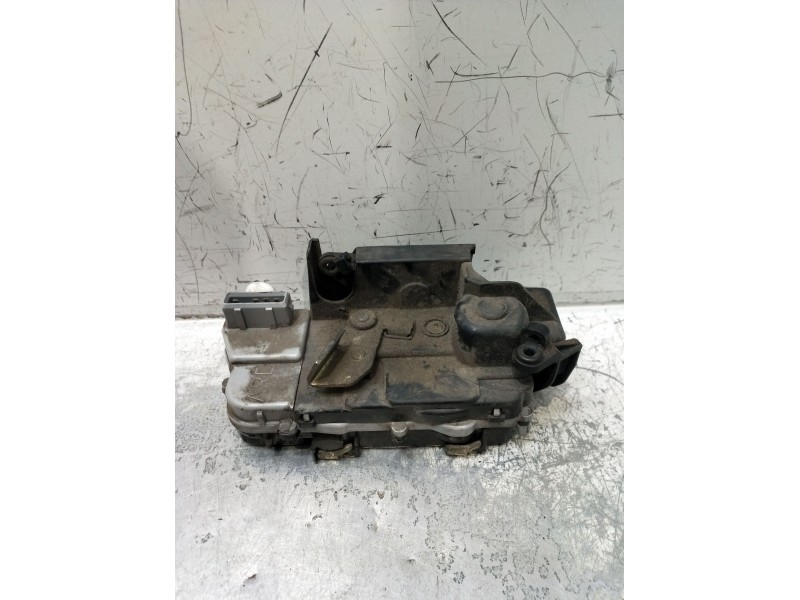 Recambio de motor cierre centralizado trasero derecho para citroën xsara berlina 1.9d seduction referencia OEM IAM  97 