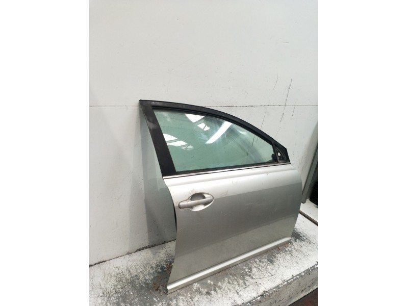 Recambio de puerta delantera derecha para toyota avensis (_t25_) 1.8 (zzt251_) referencia OEM IAM  5P 