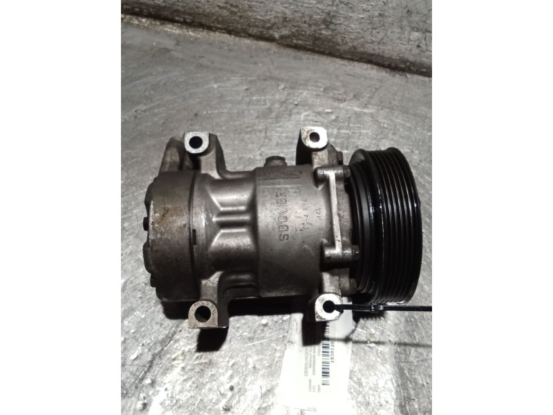 Recambio de compresor aire acondicionado para renault clio ii (bb_, cb_) 1.9 d (b/cb0j) referencia OEM IAM 7700111235  
