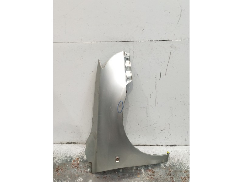 Recambio de aleta trasera derecha para toyota avensis (_t25_) 1.8 (zzt251_) referencia OEM IAM VER FOTOS  