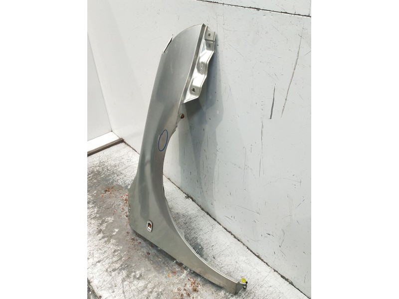 Recambio de aleta trasera derecha para toyota avensis (_t25_) 1.8 (zzt251_) referencia OEM IAM VER FOTOS  