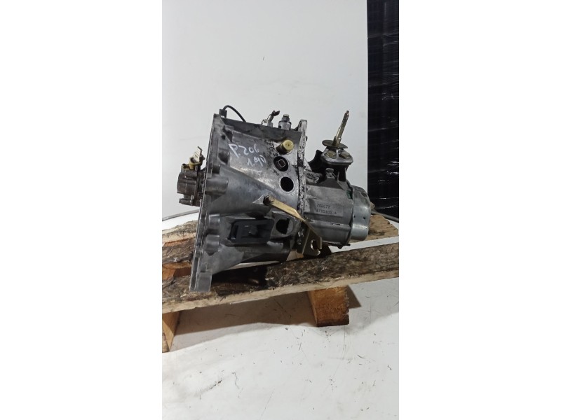 Recambio de caja cambios para peugeot 206 berlina xt referencia OEM IAM 20DL72 5v 475405A