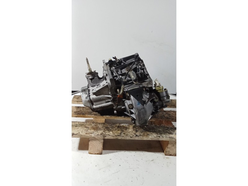 Recambio de caja cambios para peugeot 206 berlina xt referencia OEM IAM 20DL72 5v 475405A