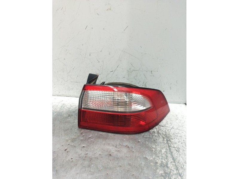 Recambio de piloto trasero derecho para renault laguna ii (bg0/1_) 1.8 16v (bg0b, bg0c, bg0j, bg0m, bg0v) referencia OEM IAM   