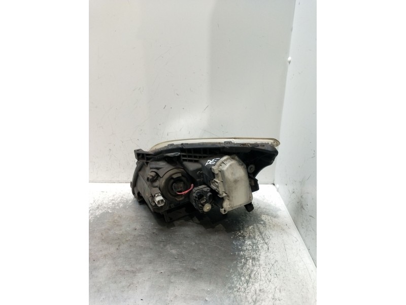 Recambio de faro derecho para toyota avensis (_t25_) 1.8 (zzt251_) referencia OEM IAM   