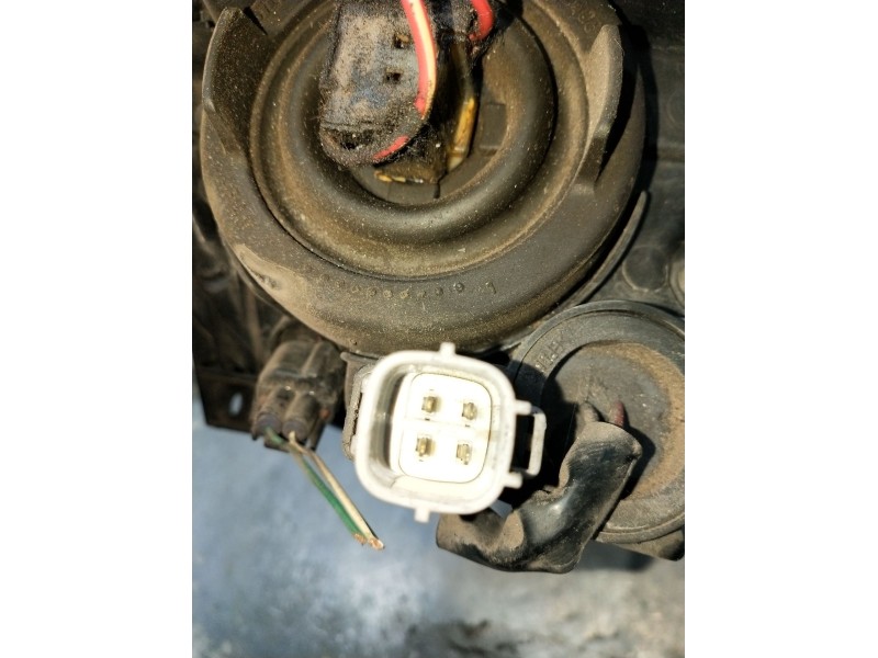 Recambio de faro derecho para toyota avensis (_t25_) 1.8 (zzt251_) referencia OEM IAM   