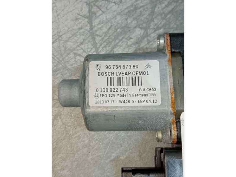 Recambio de elevalunas delantero derecho para peugeot 308 i (4a_, 4c_) 1.6 hdi referencia OEM IAM 9675467380 0130822743 5P