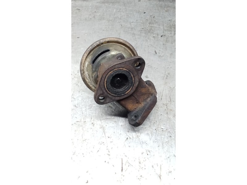 Recambio de valvula egr para nissan terrano ii (r20) 2.7 tdi 4wd referencia OEM IAM 72233200  