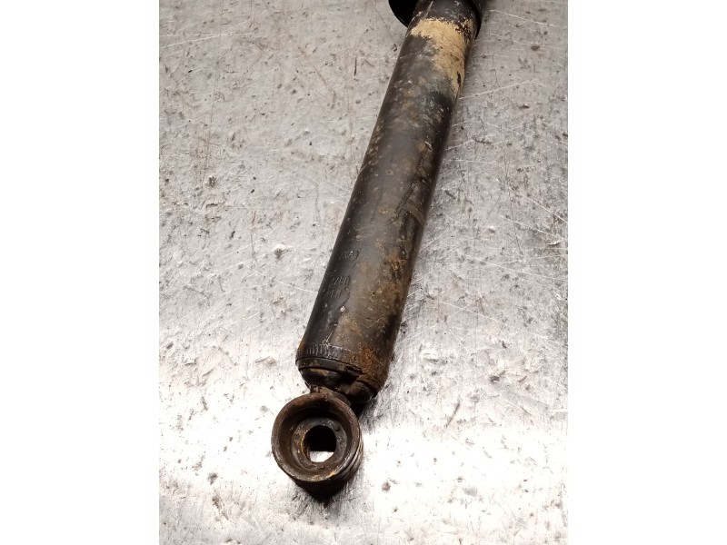 Recambio de amortiguador trasero derecho para nissan terrano ii (r20) 2.7 tdi 4wd referencia OEM IAM   
