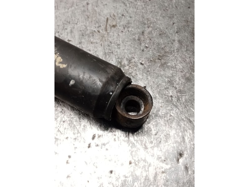Recambio de amortiguador trasero derecho para nissan terrano ii (r20) 2.7 tdi 4wd referencia OEM IAM   