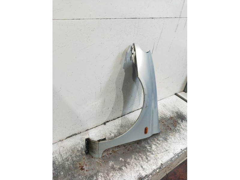 Recambio de aleta delantera izquierda para renault clio ii (bb_, cb_) 1.4 (b/cb0c, b/cb0s) referencia OEM IAM   