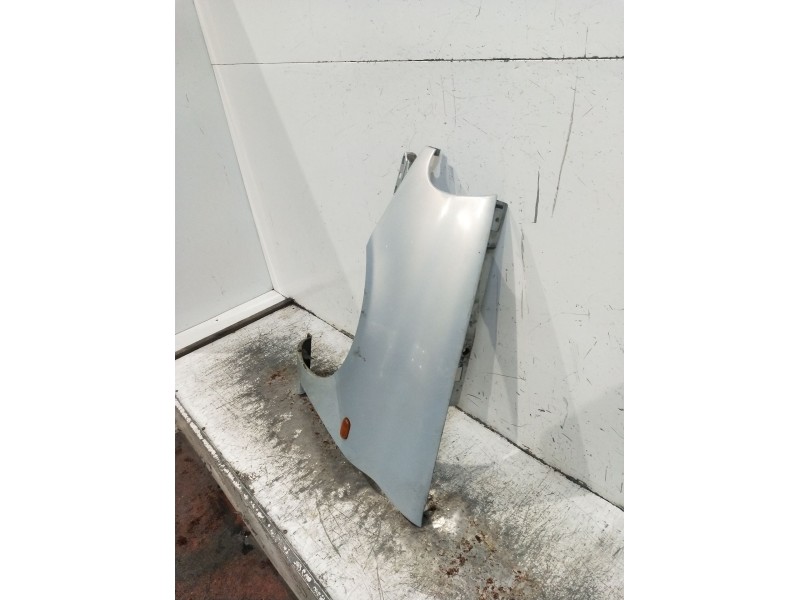 Recambio de aleta delantera izquierda para renault clio ii (bb_, cb_) 1.4 (b/cb0c, b/cb0s) referencia OEM IAM   