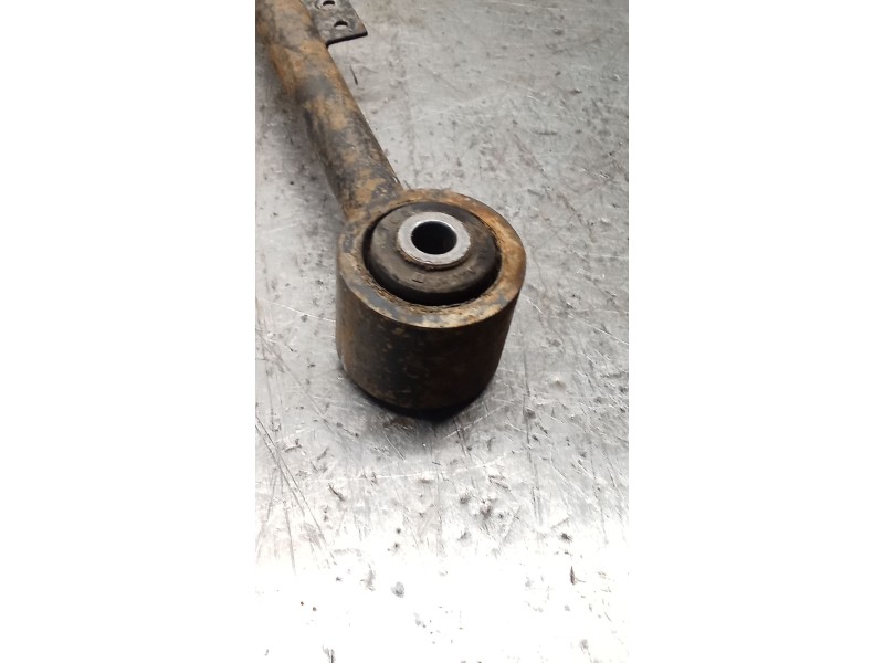 Recambio de brazo suspension superior trasero izquierdo para nissan terrano ii (r20) 2.7 tdi 4wd referencia OEM IAM   